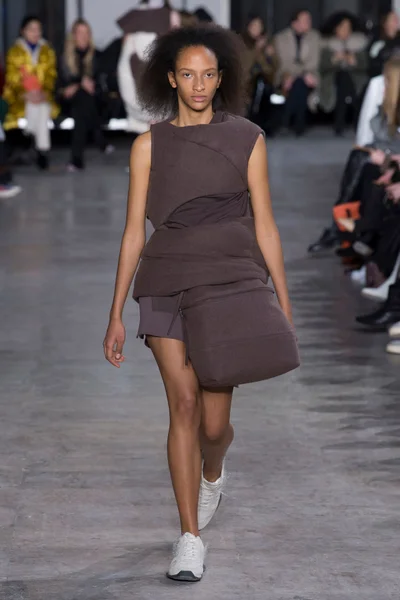 Look 3